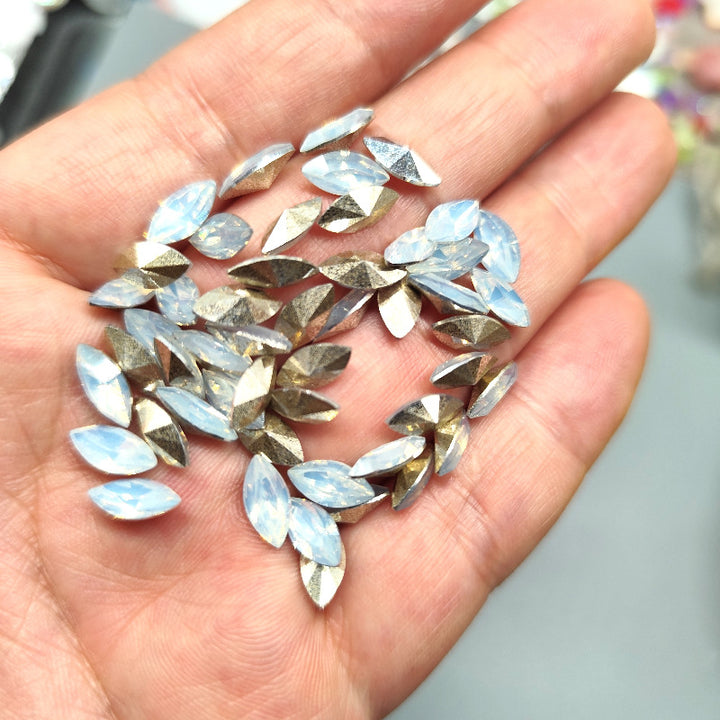 Glittering acrylic gemstones Stornfield