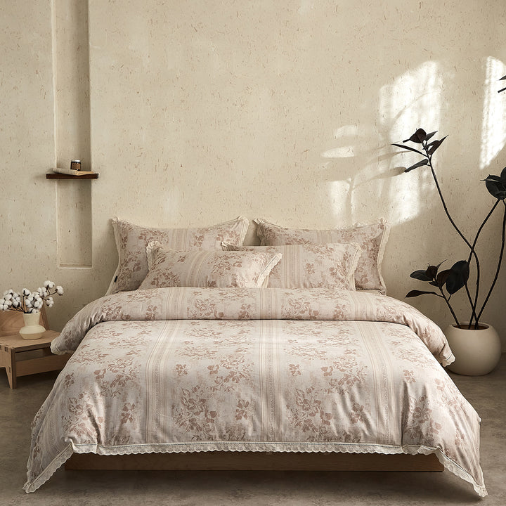 Floral Vintage-Inspired Cotton-Sateen Duvet Cover Set with Scalloped Lace Hem and Matching Shams