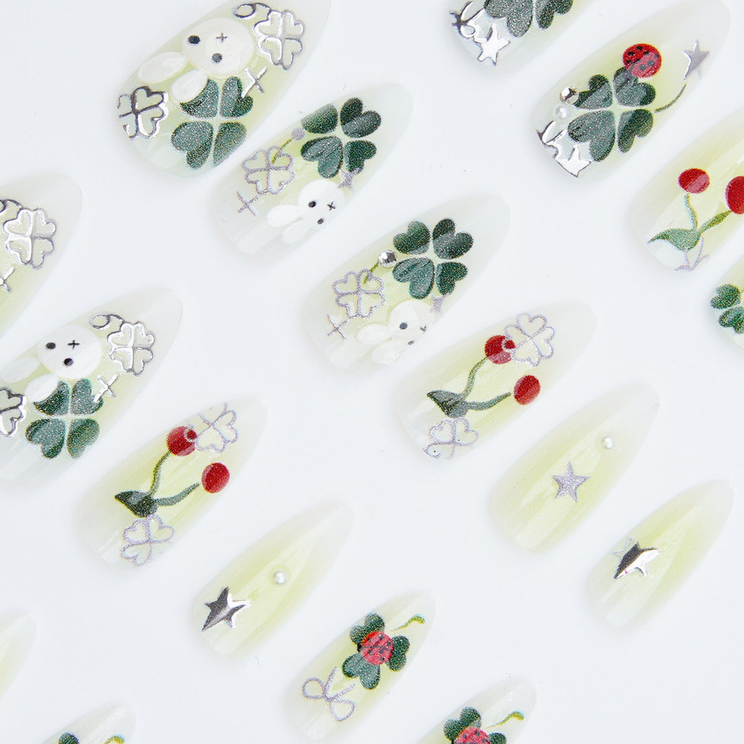 Playful artificial nails with plant motifs Stornfield