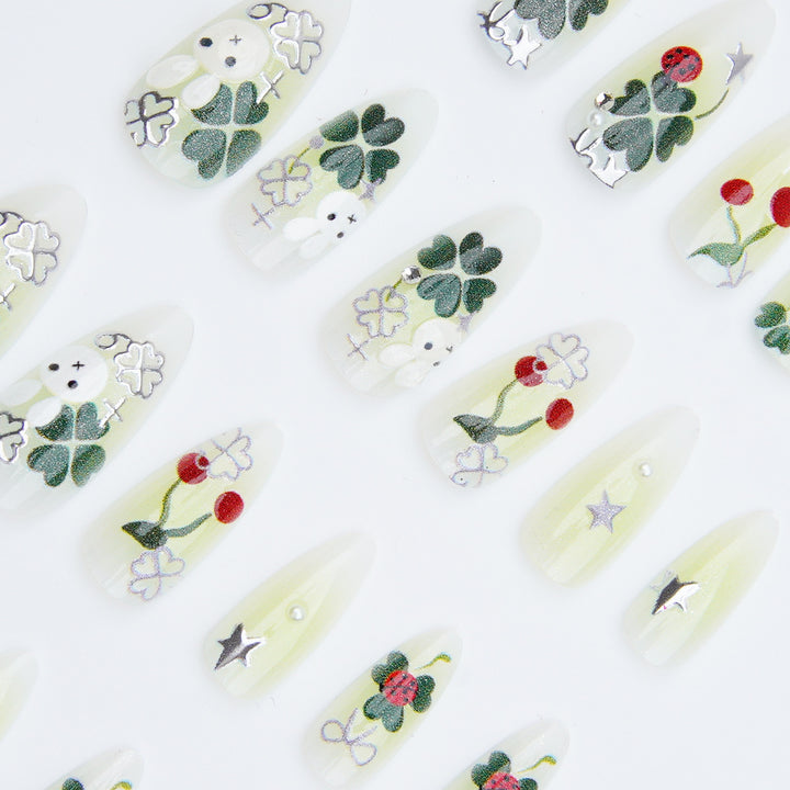 Playful artificial nails with plant motifs Stornfield