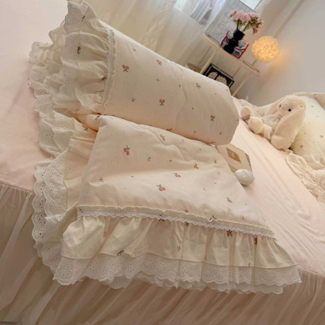 Quilted bedspread with ruffle and lace trim made of cotton blend