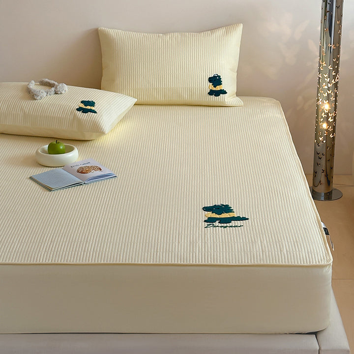 Padded mattress pad with ribbed structure, elastic fitted edge, and panda embroidery