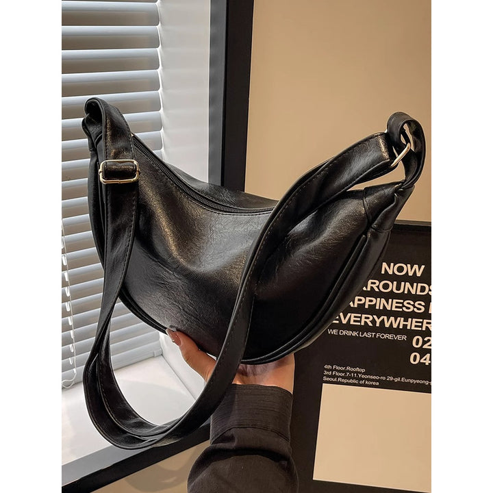 Modern Minimalist Hobo Bag Stornfield