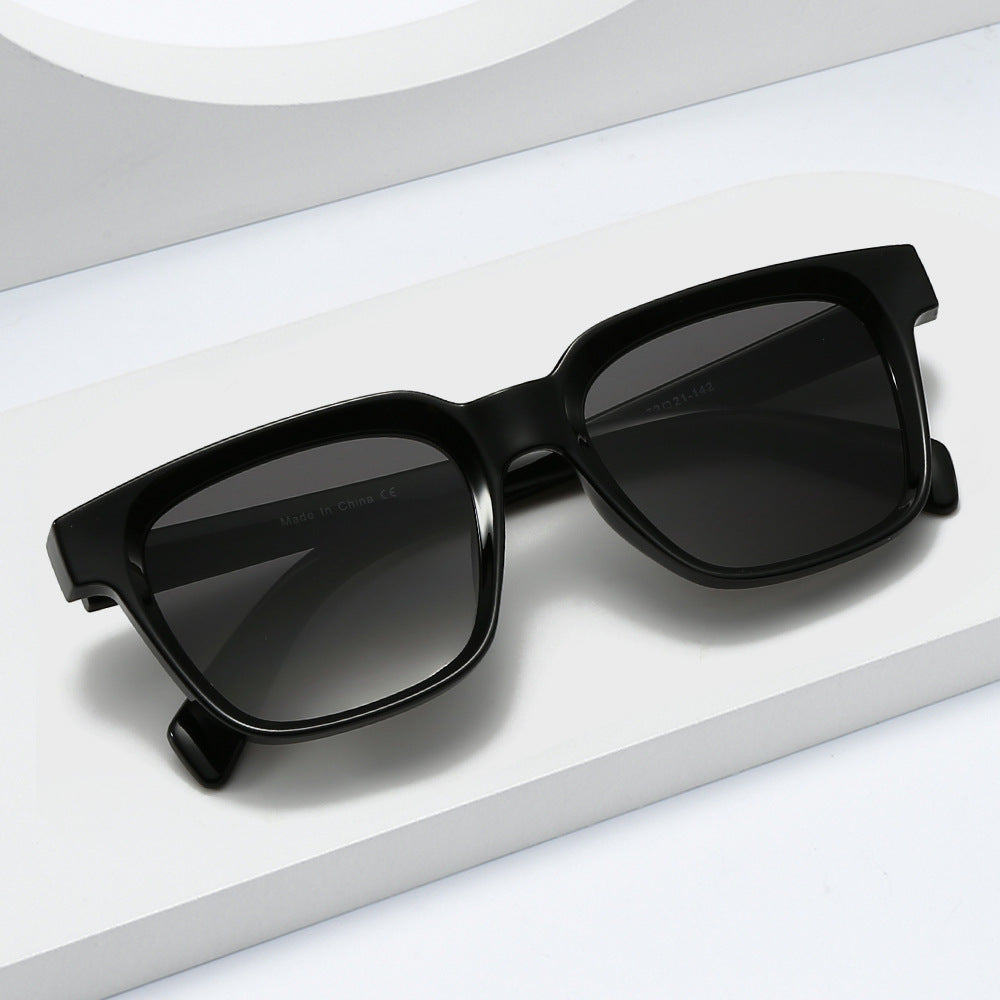 Women's elegant square sunglasses with UV protection and sturdy frame Stornfield