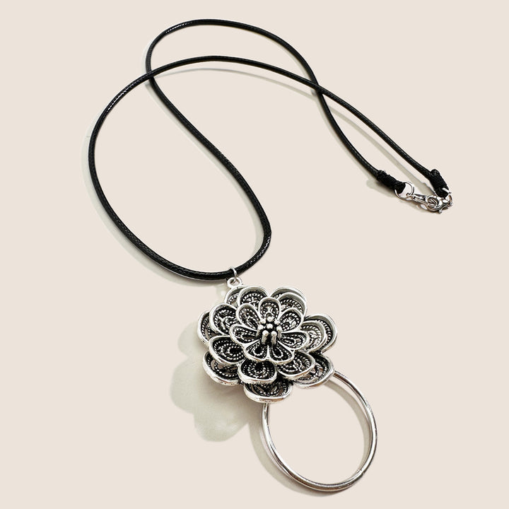 Floral Pendant Necklace Stornfield
