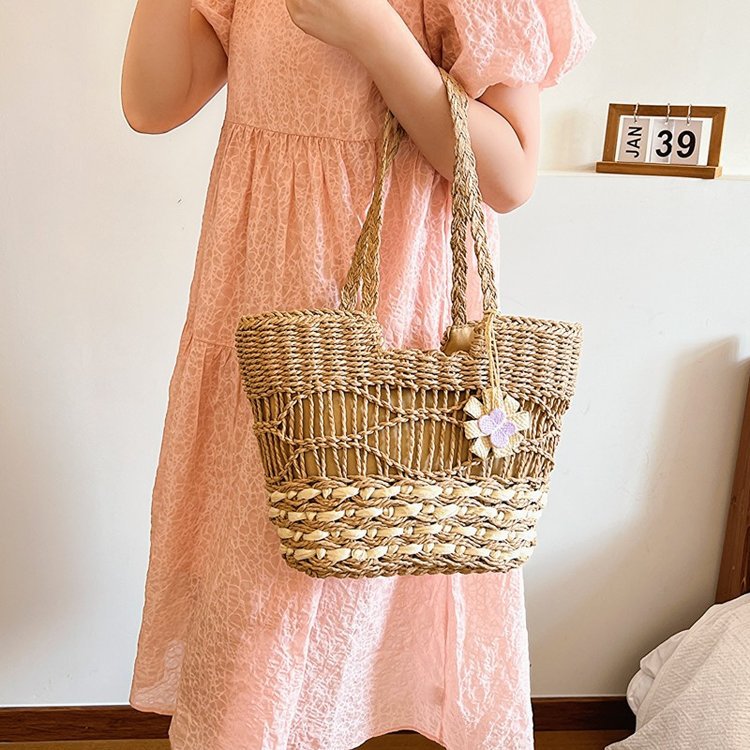 Handcrafted wicker basket Stornfield
