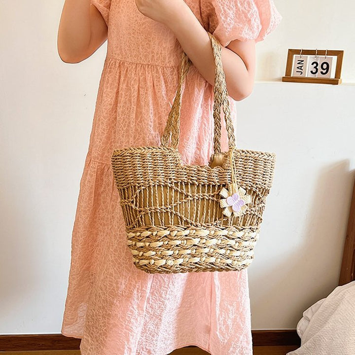 Handcrafted wicker basket Stornfield