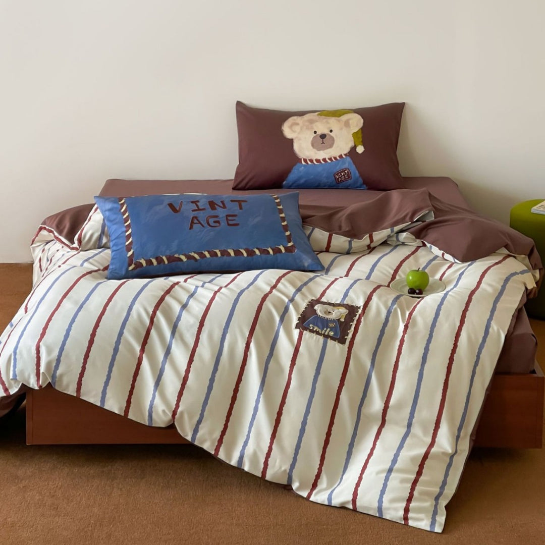 Cotton satin duvet cover set with vintage teddy bear motif and reversible function