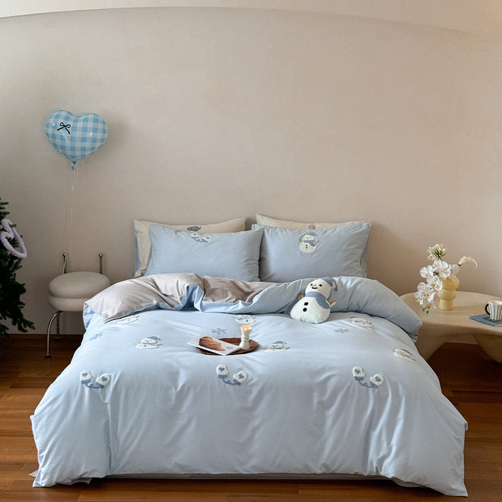 Reversible cotton satin bed linen set with embroidered fluffy dog appliqués and extra soft finish