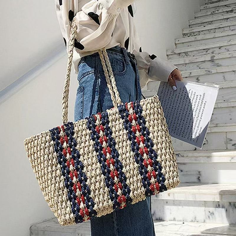 Tote bag made of naturally woven material with geometric pattern Stornfield