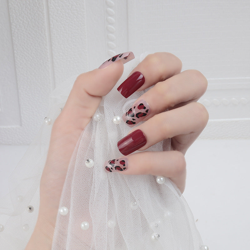 Artistic Short Press-On Nail Set with Leopard Print and Glossy Finish Stornfield