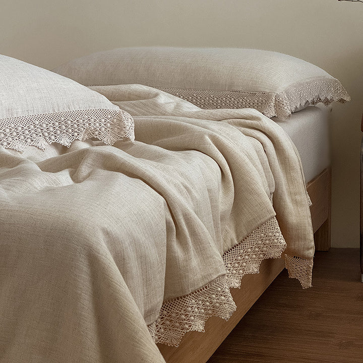Bedding set made of linen-cotton blend with crocheted lace border