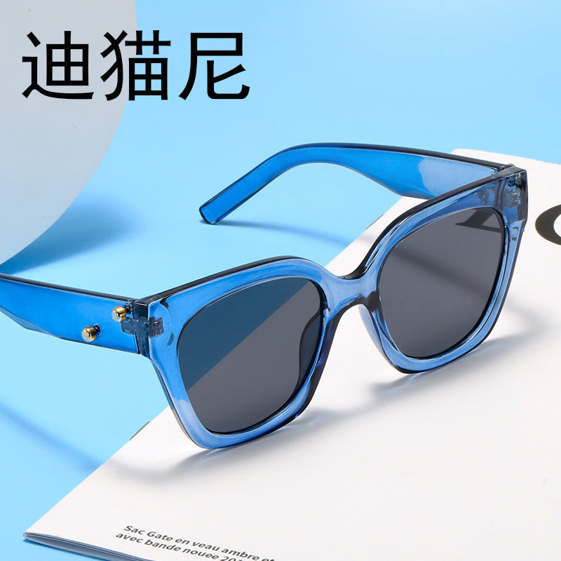 Women extravagantly designed sunglasses Stornfield