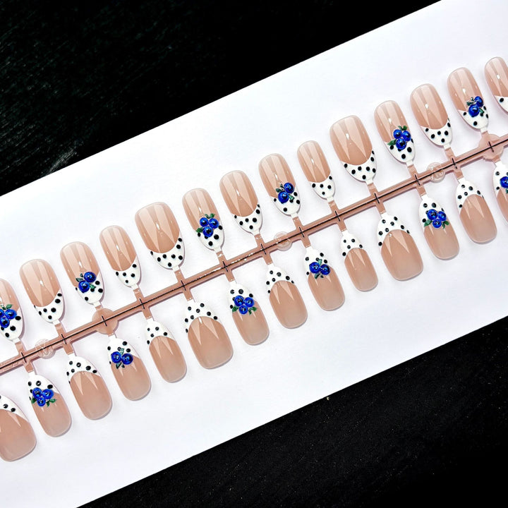 Artistic Floral-Themed Press-On Nail Set