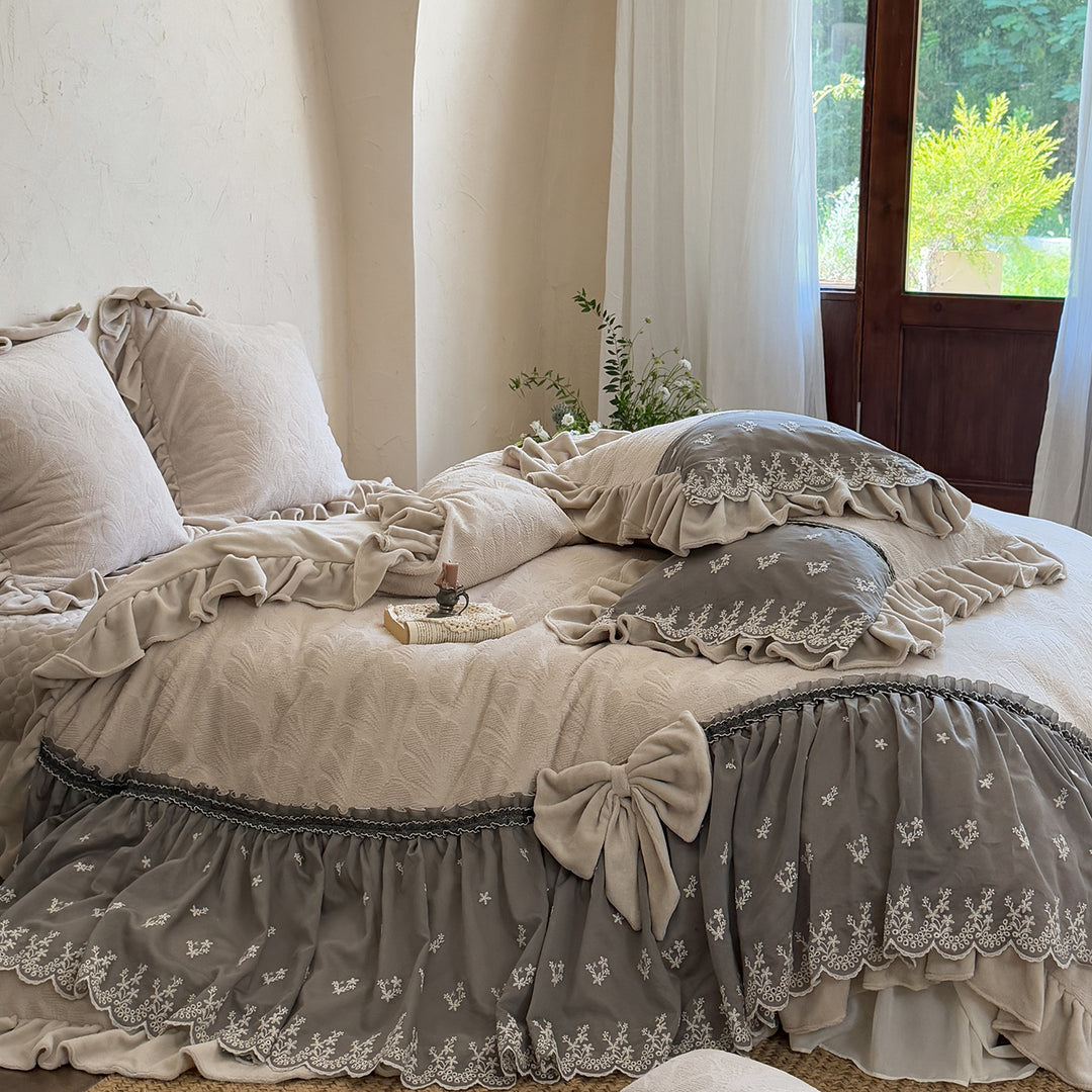 Romantic Ruffled Bedding Set with Organza Ruffle and Floral Jacquard Weaving