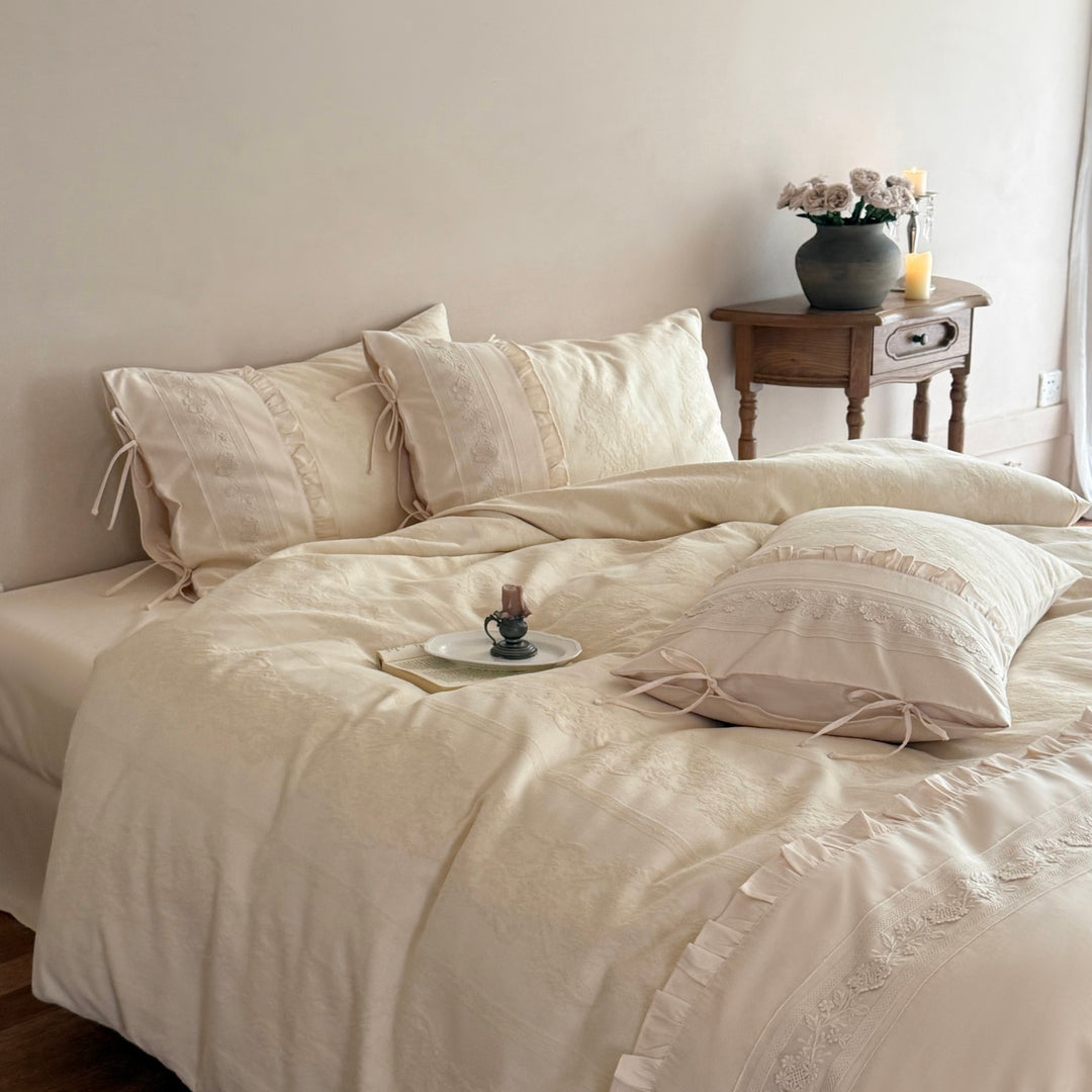 Luxury Jacquard Ruffled Duvet Cover Set with Tie-Closure Pillow Shams