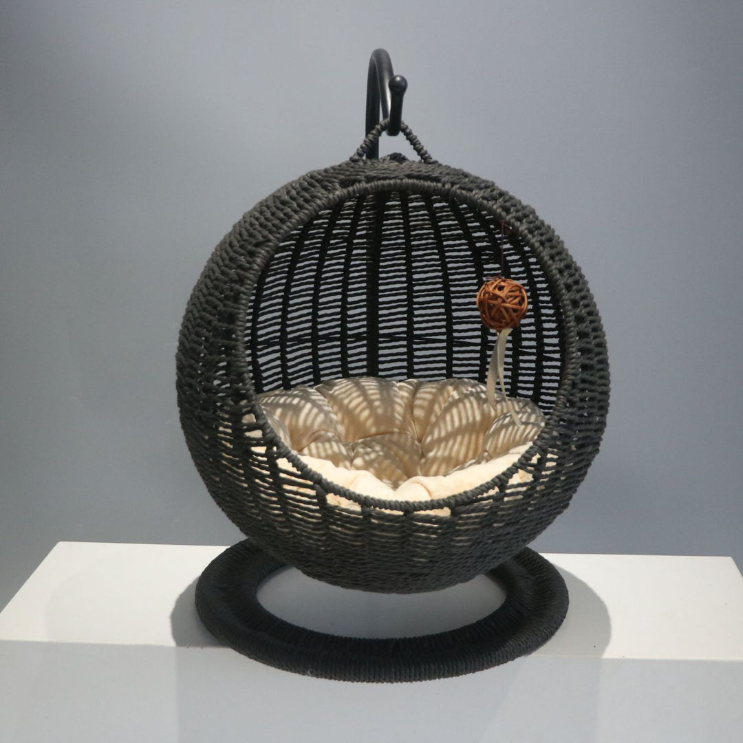 Comfortable cat bed with floating basket structure Stornfield
