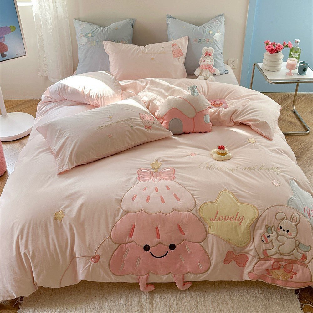 Cute children's bedding set with appliquéd dessert and animal motifs made of cotton microfibre