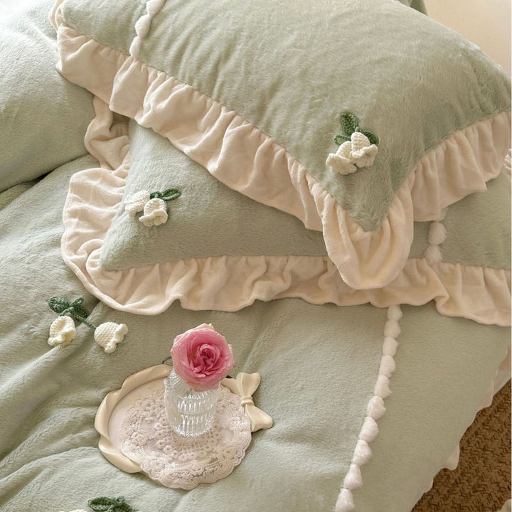 Bedding set made of linen-cotton blend with ruffles and 3D rose appliqué