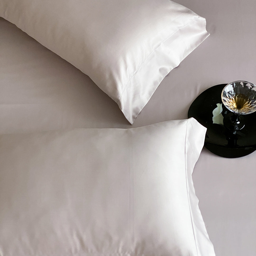 Premium cotton satin pillowcase set with hotel closure and fine piping