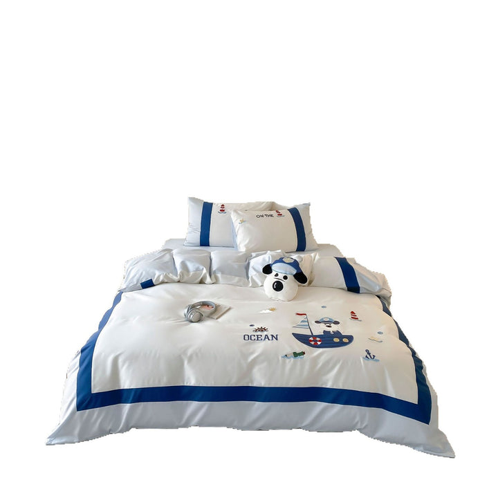 Satin-like children's bedding set with embroidered bunny motifs