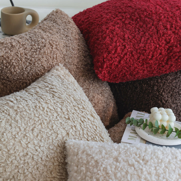 Cuddly decorative pillow