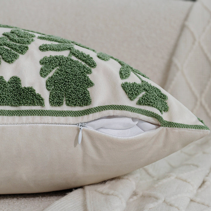 Elegant and decorative pillow with floral design