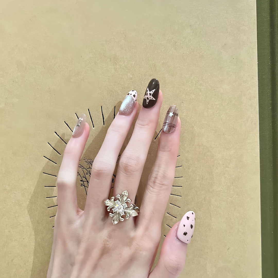 Artificial Nails in Elegant Flower Design Stornfield