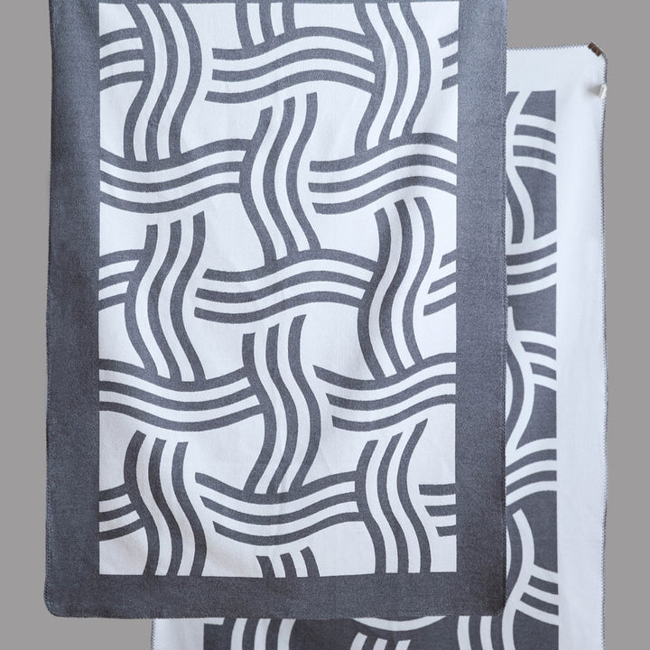 Artistic Wave Pattern Throw Blanket