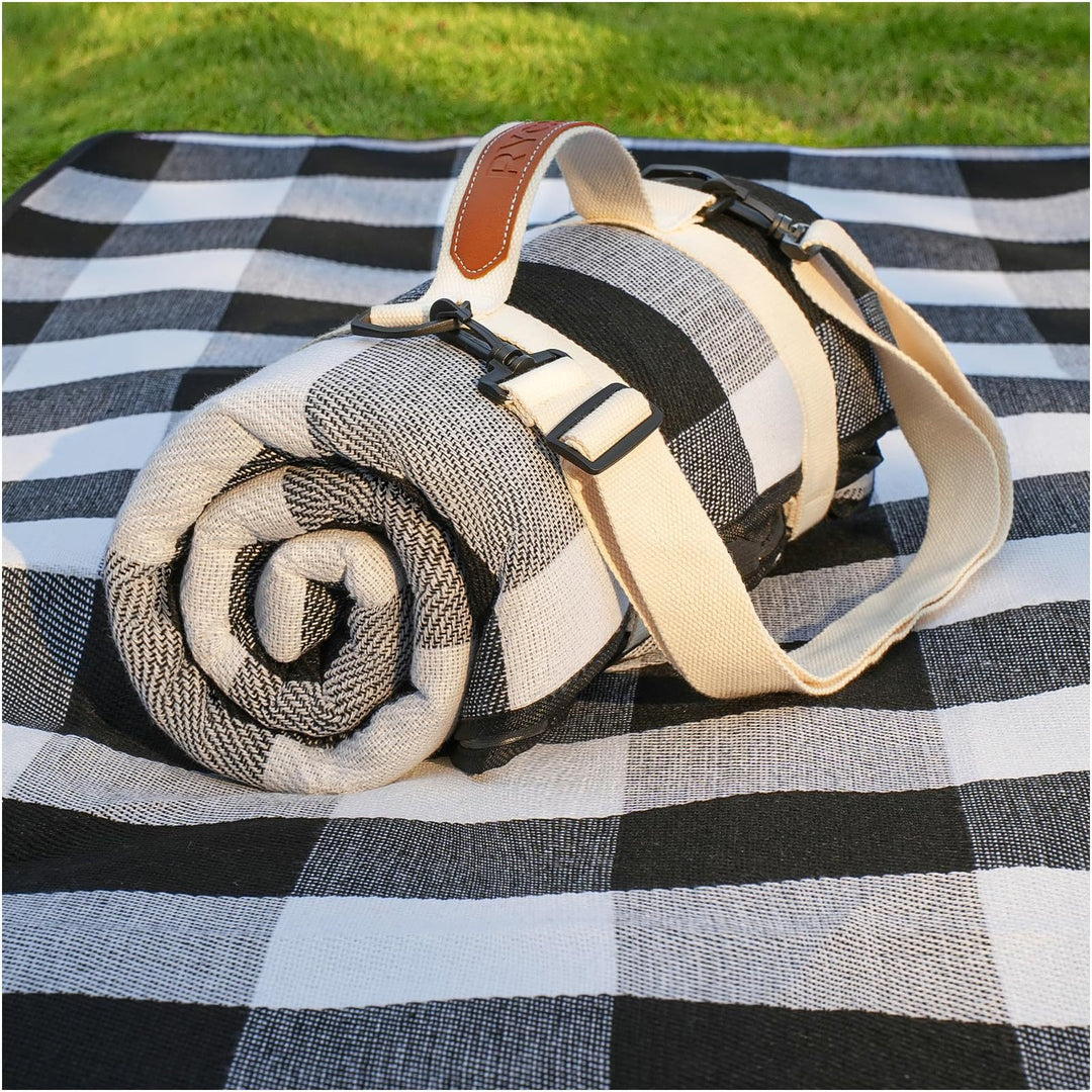 Unisex practical picnic blanket with carrying handle and water-repellent surface Stornfield