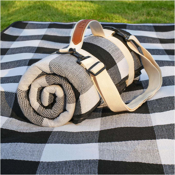 Unisex practical picnic blanket with carrying handle and water-repellent surface Stornfield