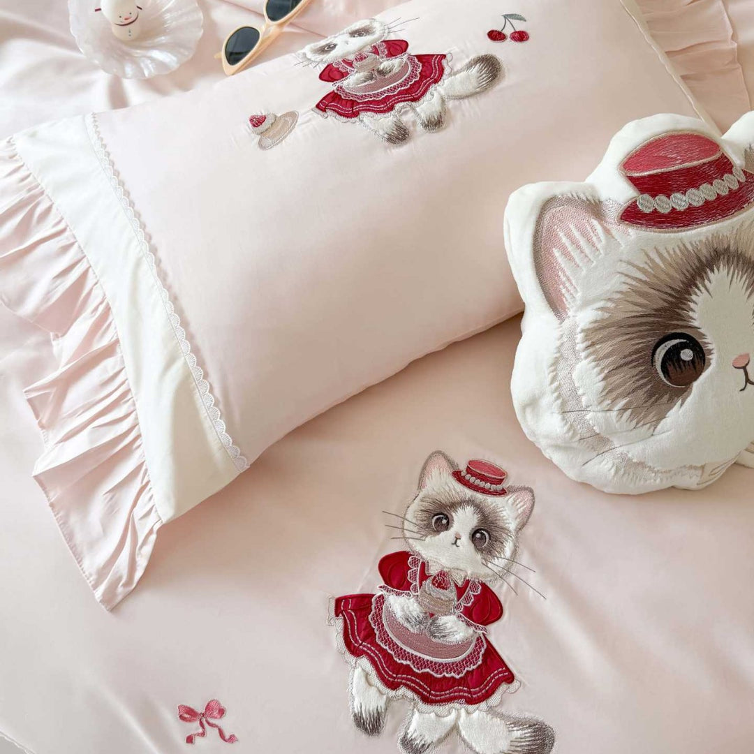 Ruffled Embroidered Cotton Bedding Set with Plush Cat Pillow