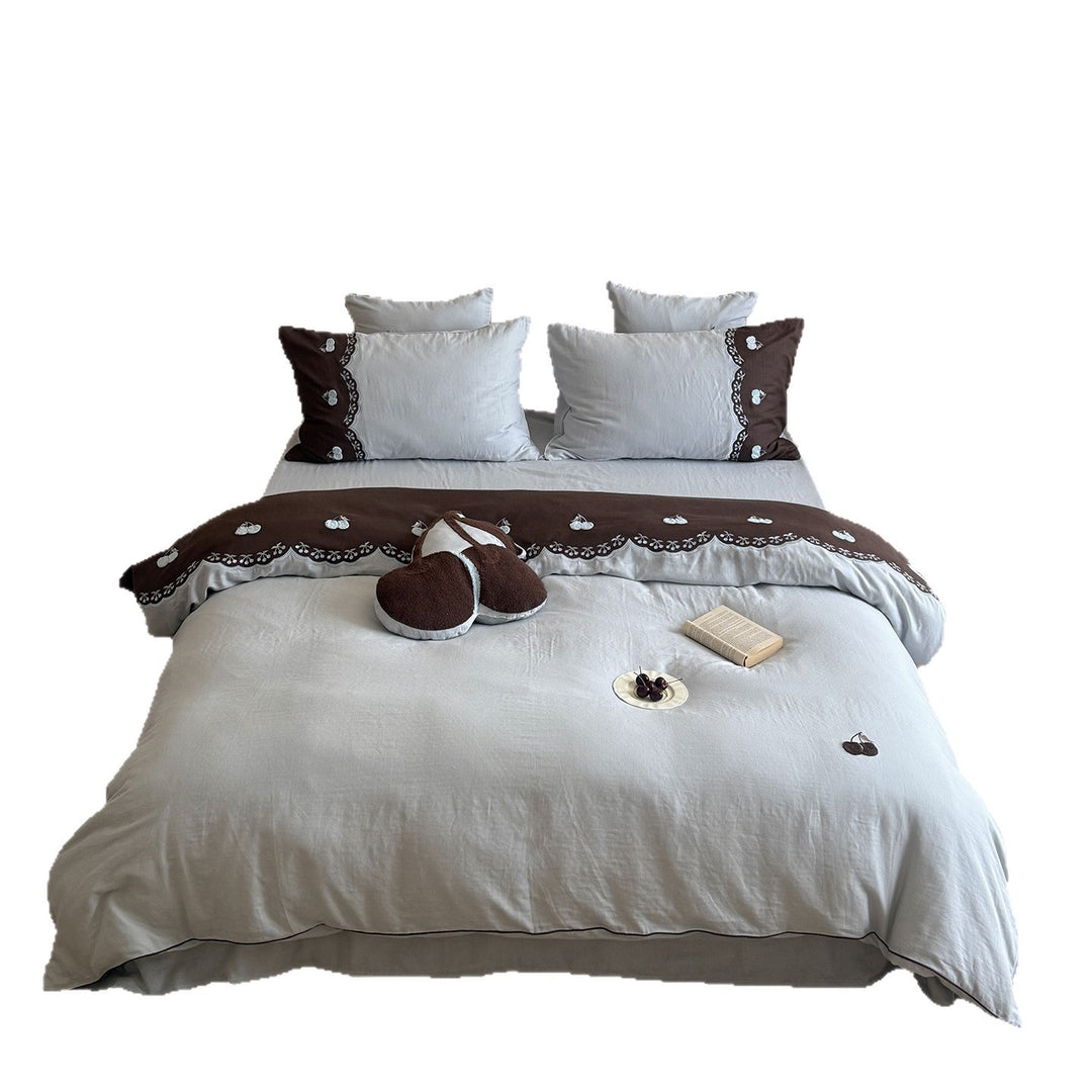 Bedding set made of cotton satin with embroidered cherry motif and decorative frill