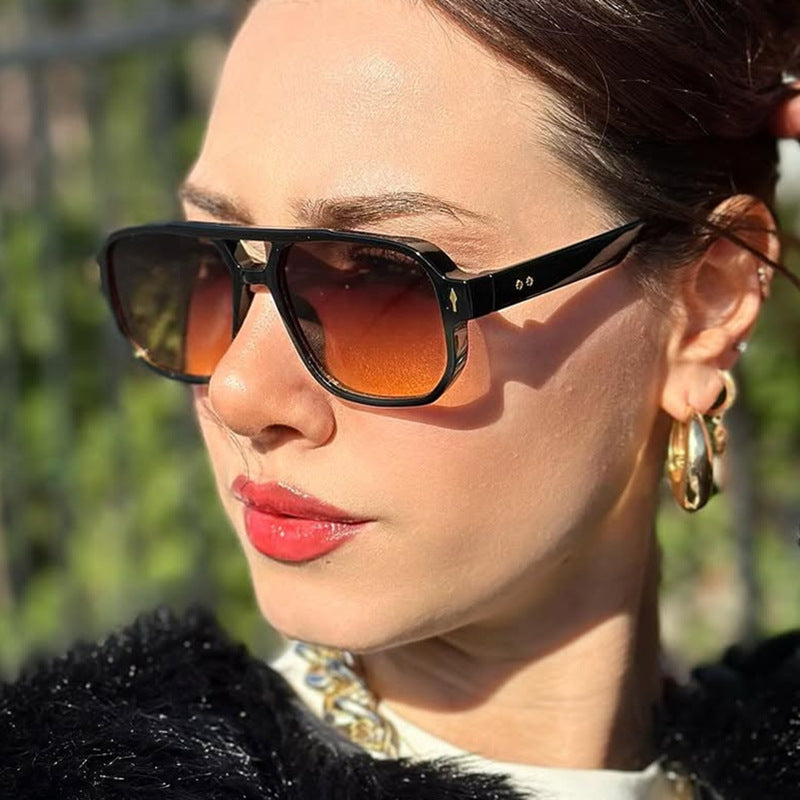 Women's trendy square sunglasses with luxurious details Stornfield