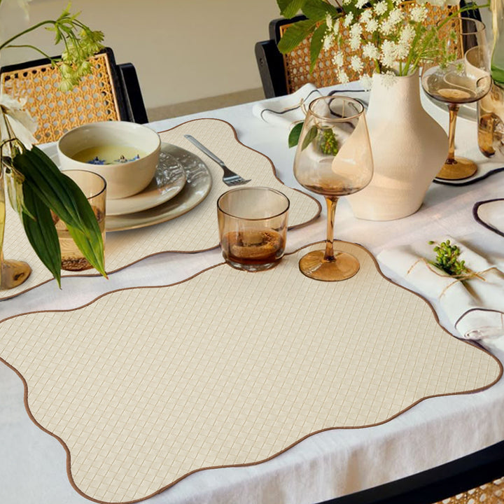 Table mat made of microfiber with wavy hem
