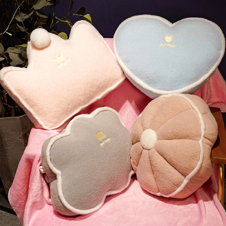 Comfortable plush pillow with ergonomic shape Stornfield