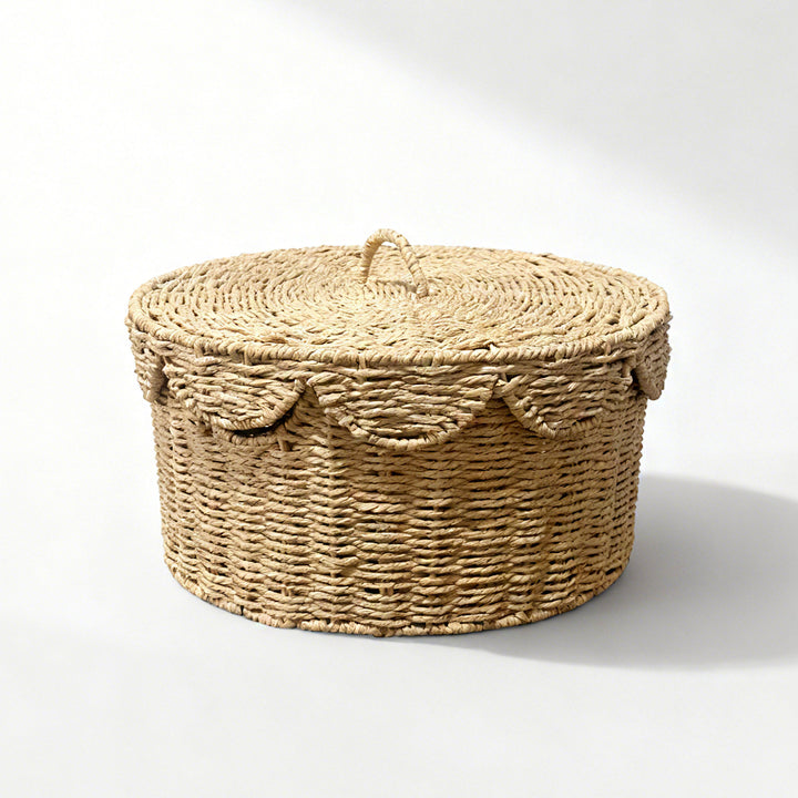 Rustic storage basket with lid Stornfield