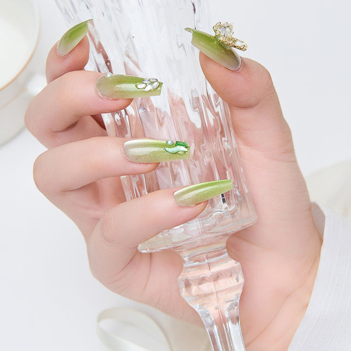 Artificial nails with butterfly accents and glitter details Stornfield