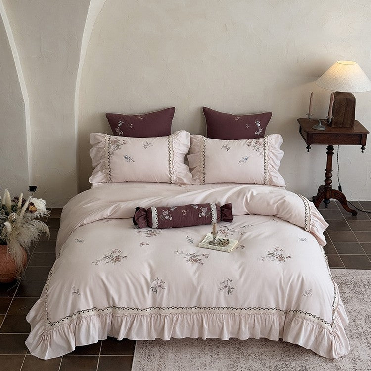 Bedding set made of cotton satin in vintage style with floral embroidery, ruffle and lace trim