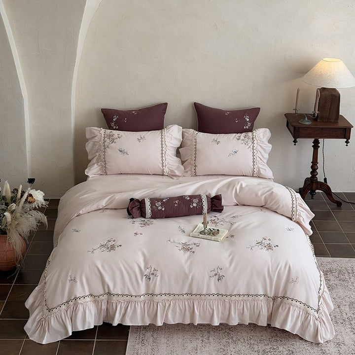 Bedding set made of cotton satin in vintage style with floral embroidery, ruffle and lace trim
