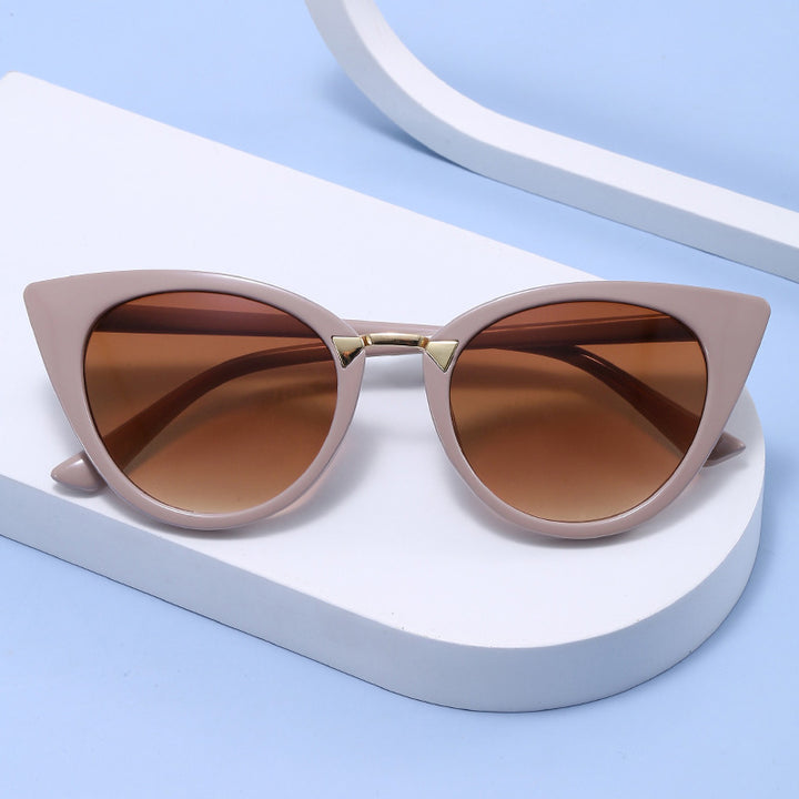Ladies Cat-Eye Sunglasses with Elegant Golden Detail Stornfield