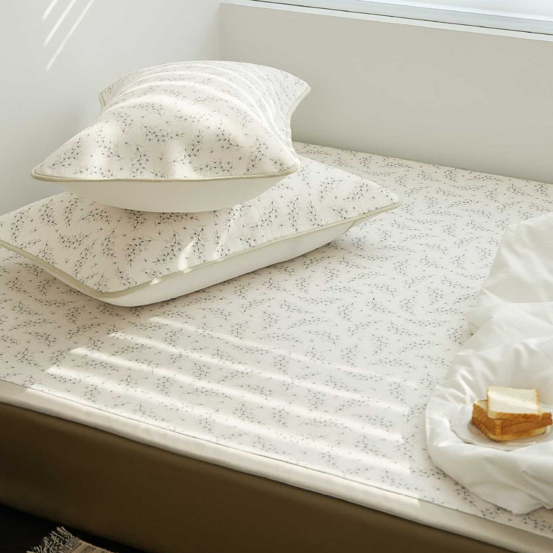 Breathable baby fitted sheet with waterproof and hypoallergenic mattress protector