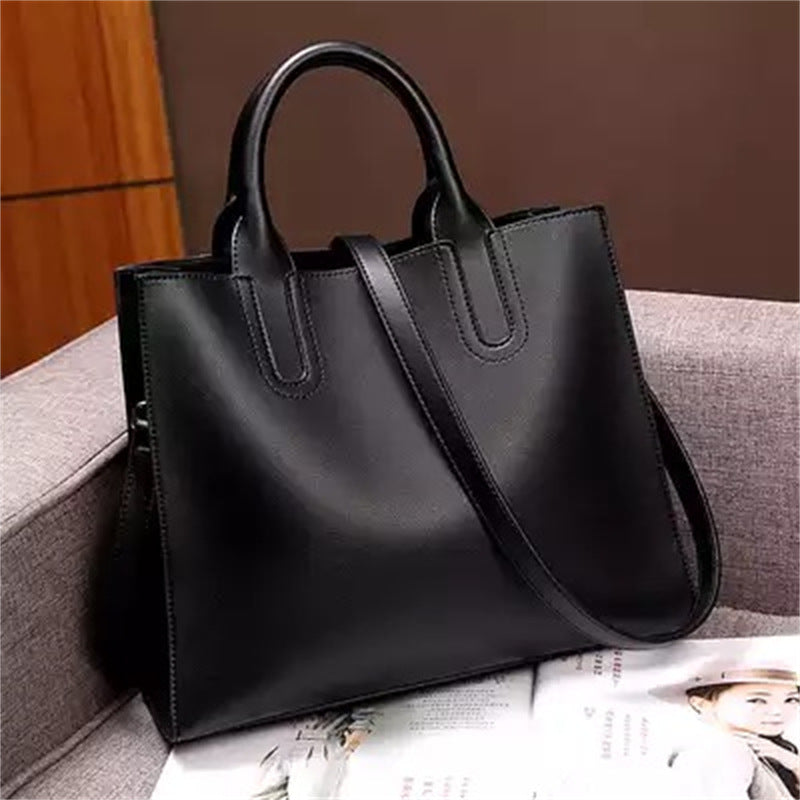 Elegant tote bag with practical inner pockets Stornfield