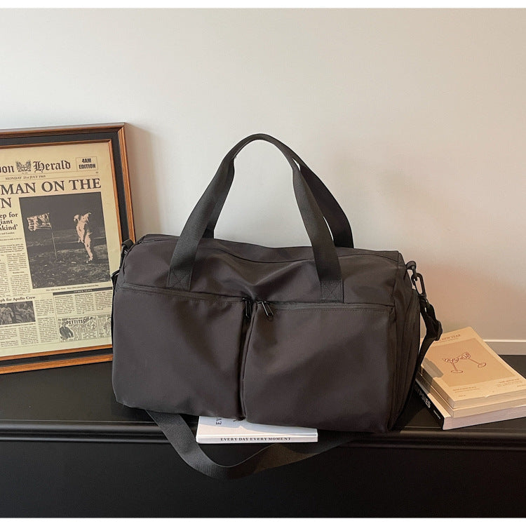 Sporty travel bag with expandable compartments Stornfield