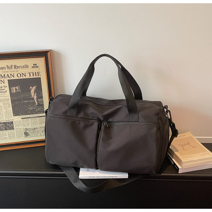 Sporty travel bag with expandable compartments Stornfield
