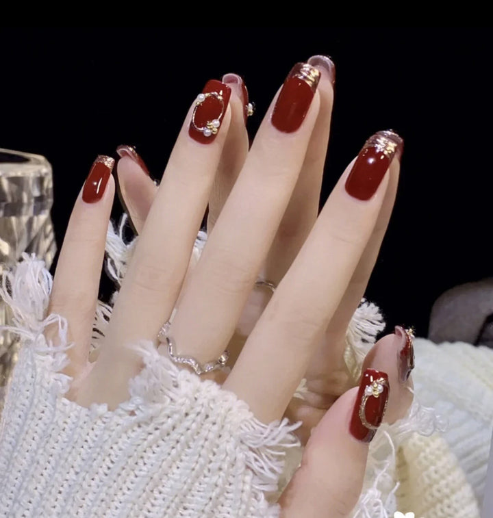 Elegant Nail Art with Gloss Finish Stornfield