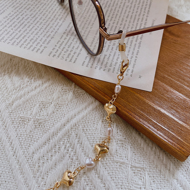 Fashionable necklace with pearls and golden accents Stornfield