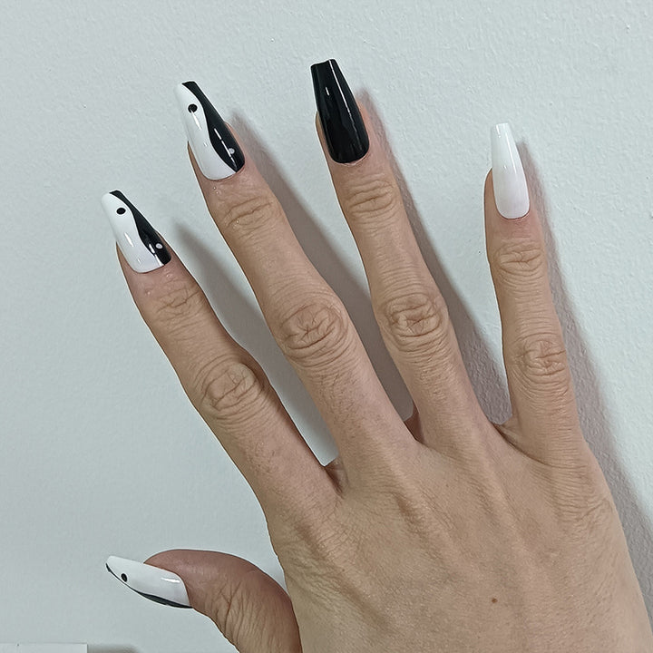 Artificial nails with Yin-Yang design Stornfield