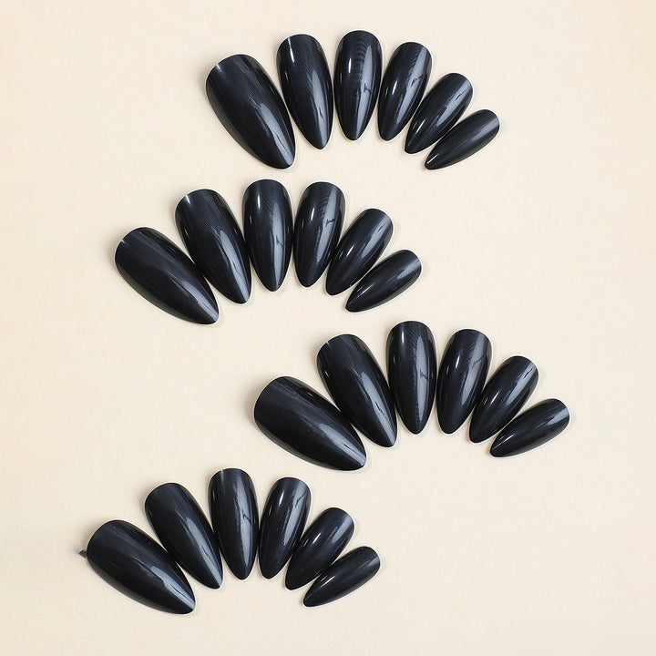 Artificial nail set with stylish, pointed design Stornfield