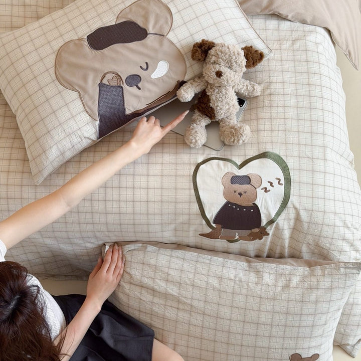 Cozy bed linen set made of cotton percale with fine check and panda appliqués